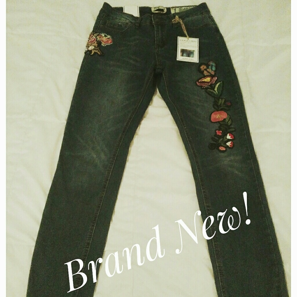 Floral Embroidered Denim Jeans NEW!